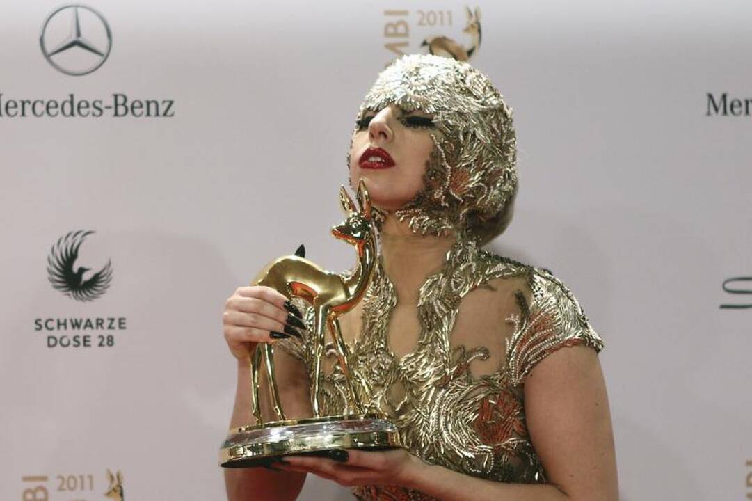 Lady Gagos įvaizdis - „Ferrero Rocher“ saldainis? 