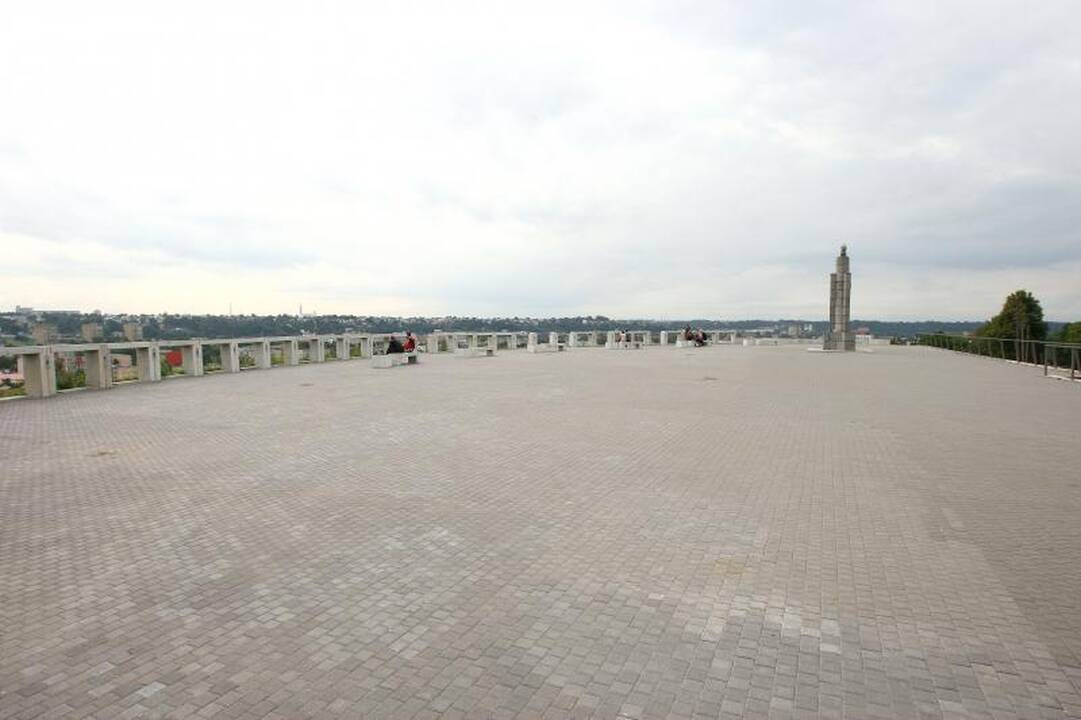 Vandalai nusiaubė Milikonių kalno apžvalgos aikštelę