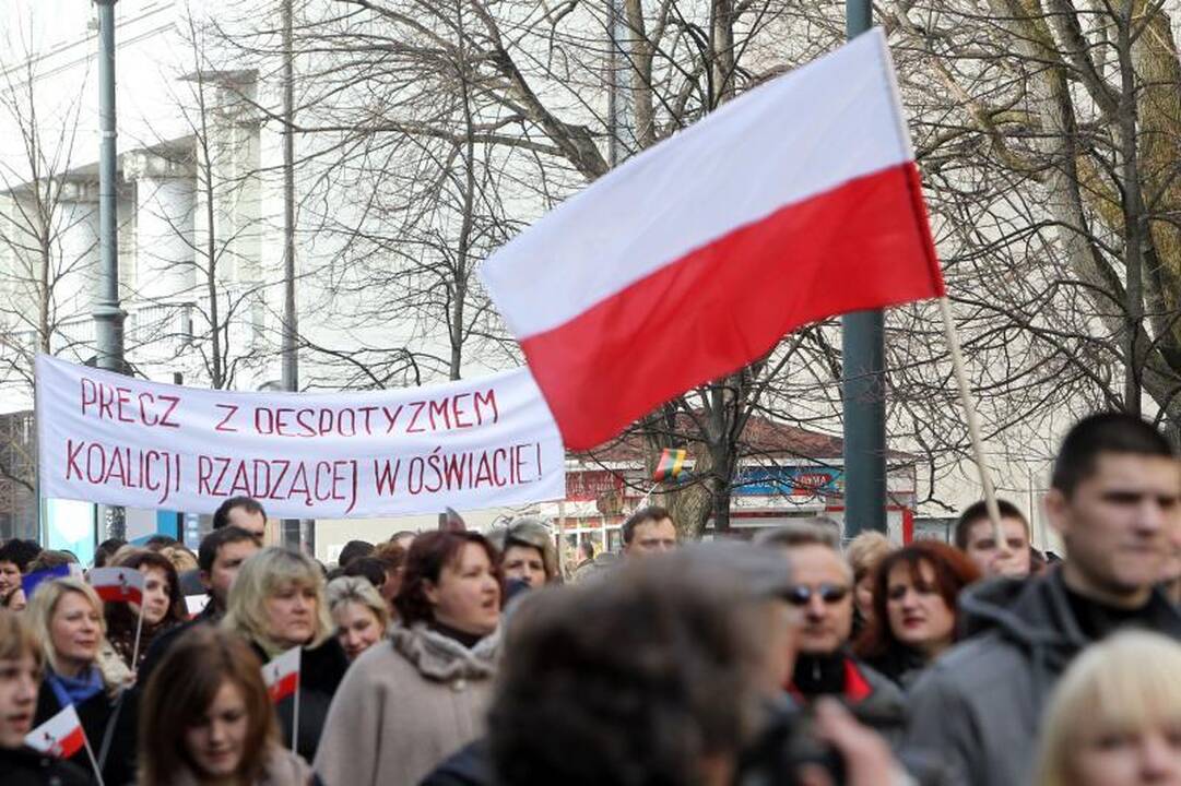 Lenkų mitingas sutraukė tūkstančius dalyvių
