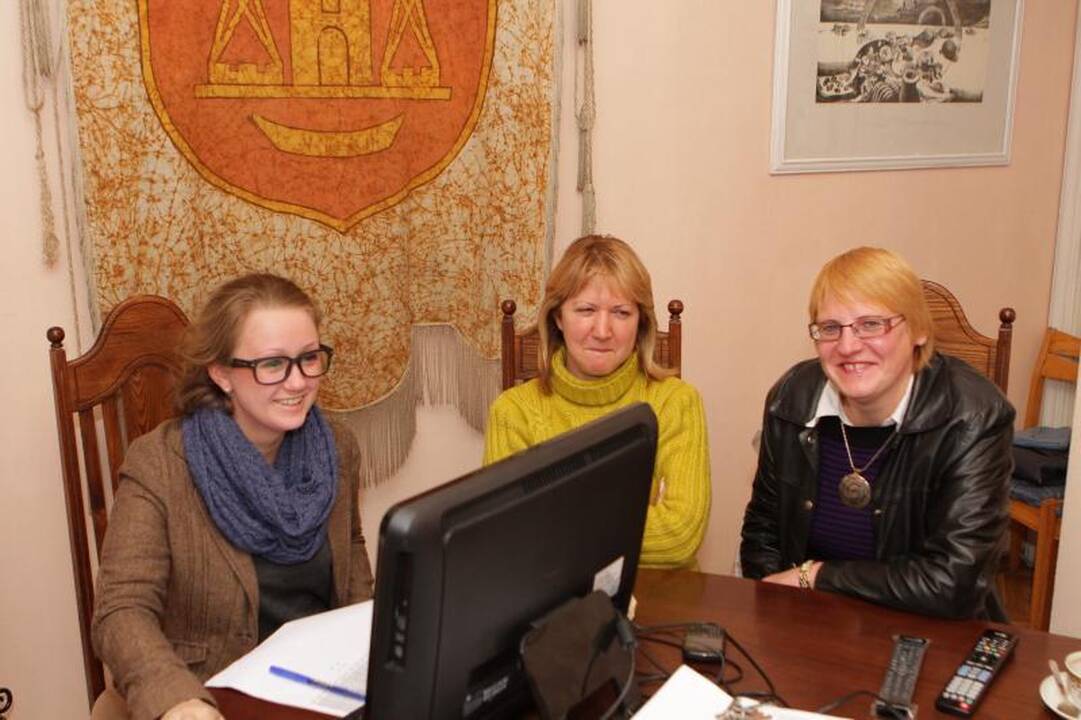 Klaipėdoje partijų būstinėse – nukrauti stalai