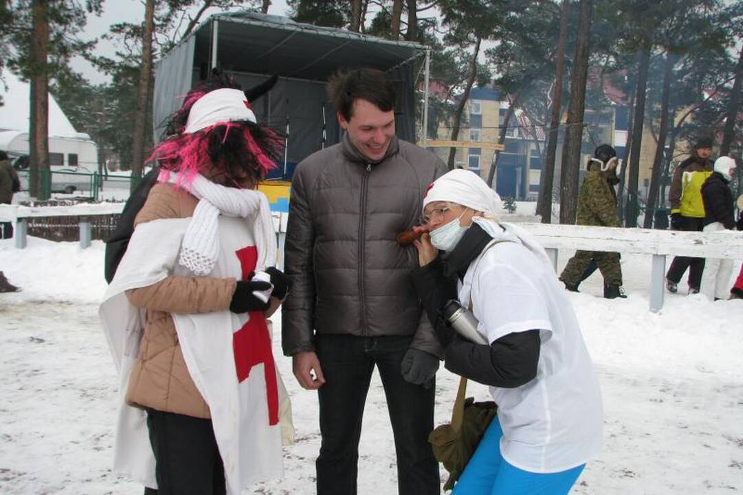 Neringoje žvejai stintas gaudė senoviškai