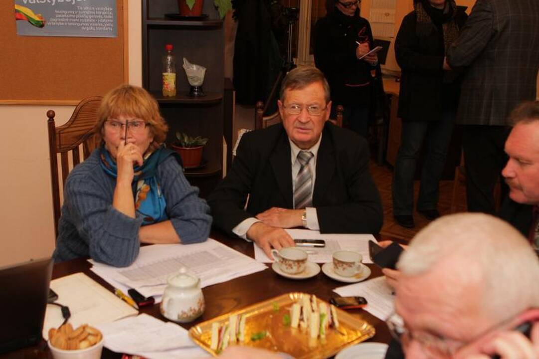 Klaipėdoje partijų būstinėse – nukrauti stalai