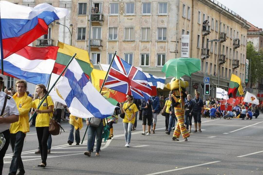 Klaipėdiečius džiugino burlaivių įgulų eisena (renginių programa)