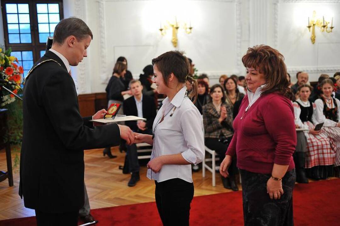 Rotušėje apdovanoti jaunieji menininkai ir sportininkai