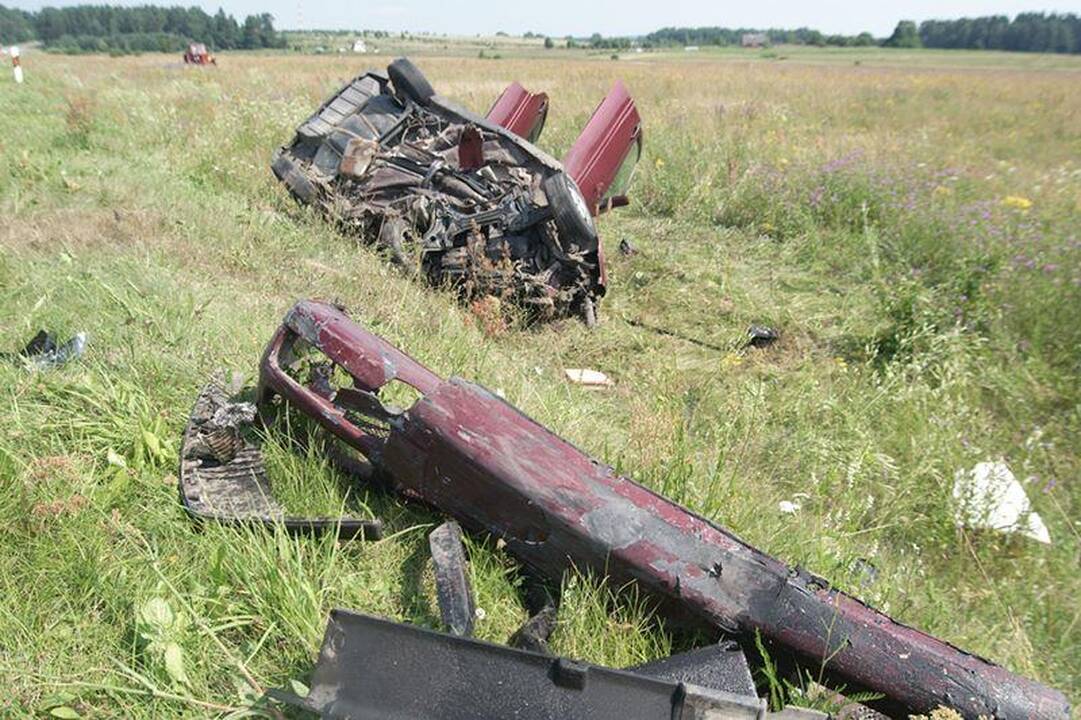 Per susidūrimą kaktomuša žuvo abu vairuotojai