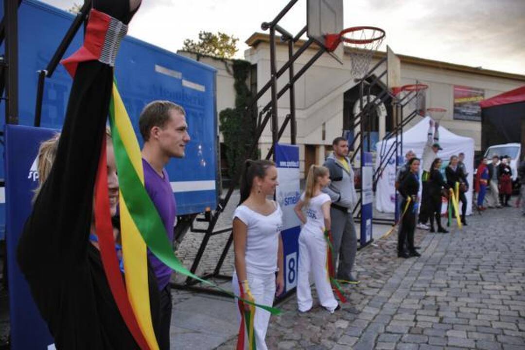 Lietuvių pergalę prieš ispanus klaipėdiečiai stebėjo Teatro aikštėje
