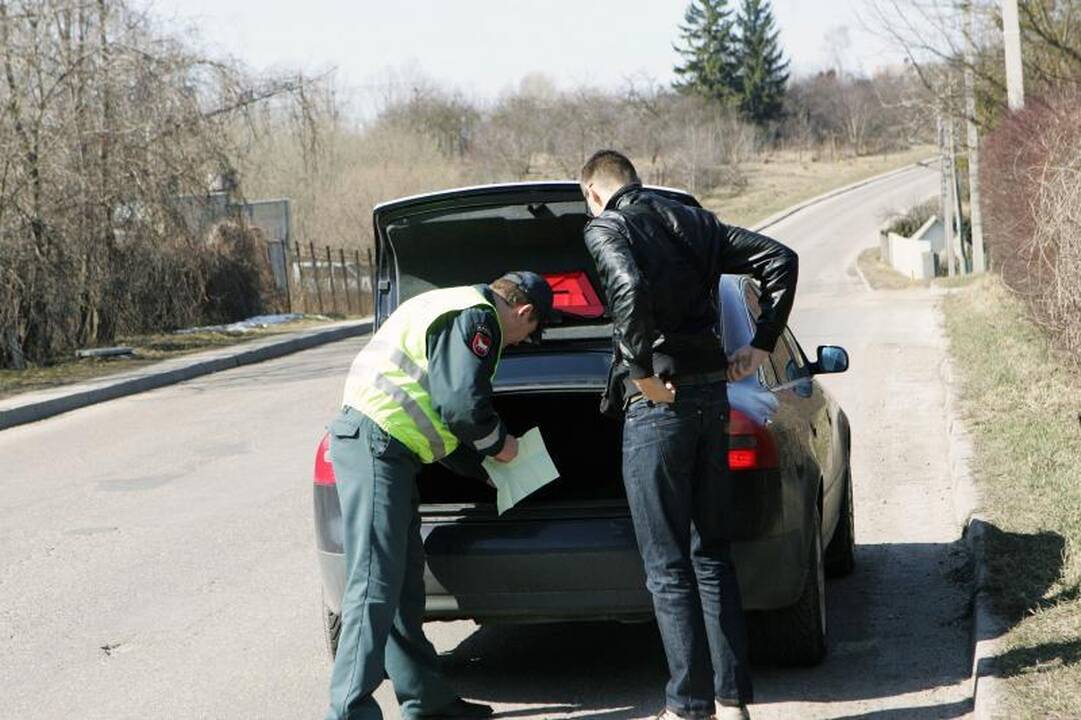Saugaus eismo dieną policininkai dalijo saldainius