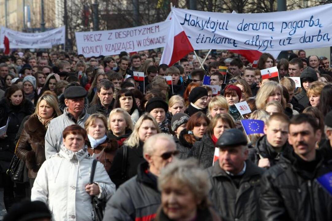 Lenkų mitingas sutraukė tūkstančius dalyvių