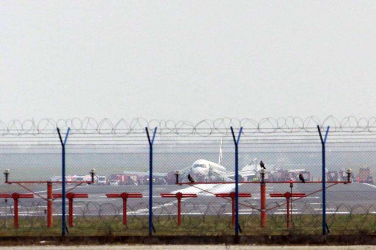 Varšuvos oro uoste avariniu būdu leidosi lėktuvas su 230 žmonių