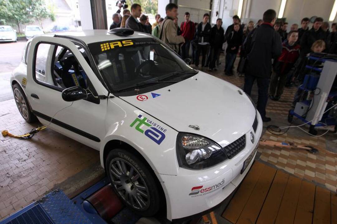 „Tyrėjų naktis“: pristatytas lietuviškas elektromobilis