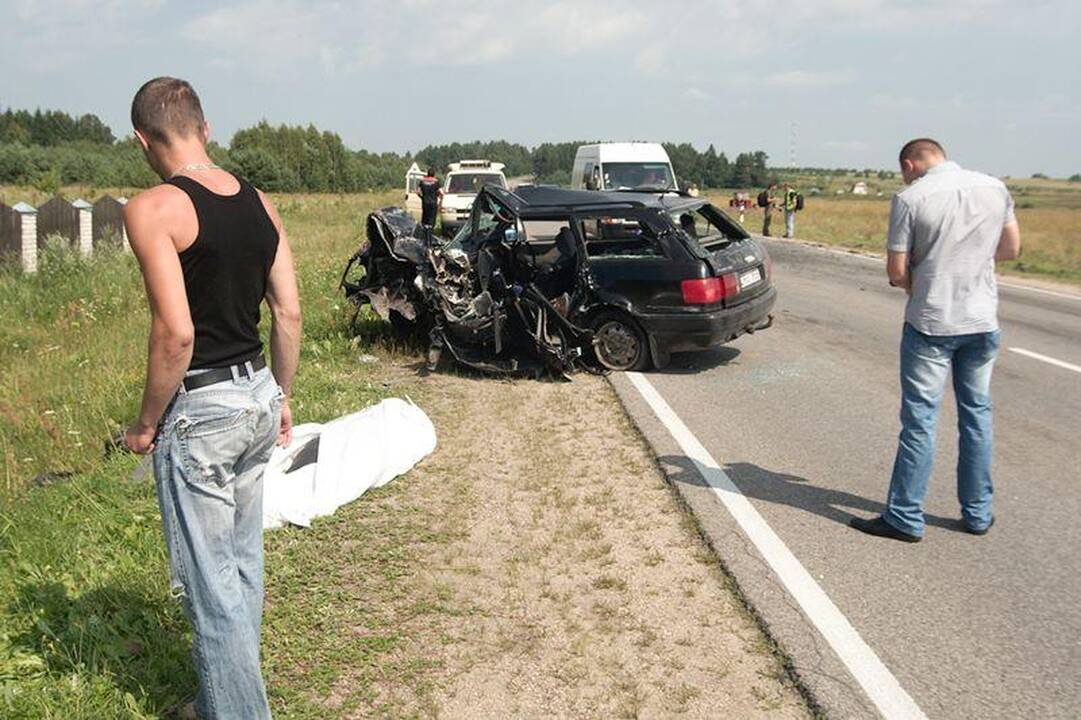 Per susidūrimą kaktomuša žuvo abu vairuotojai