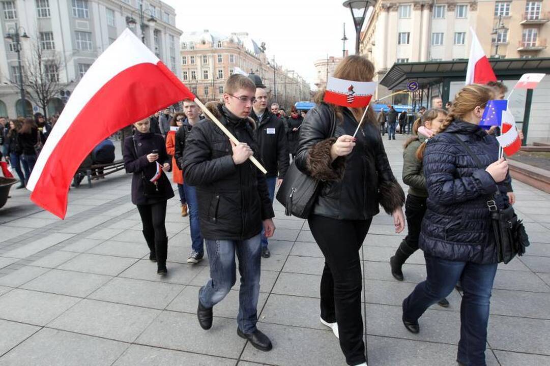 Lenkų mitingas sutraukė tūkstančius dalyvių