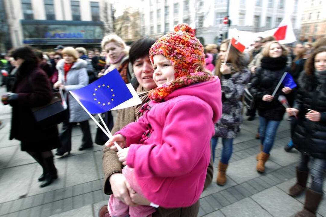 Lenkų mitingas sutraukė tūkstančius dalyvių
