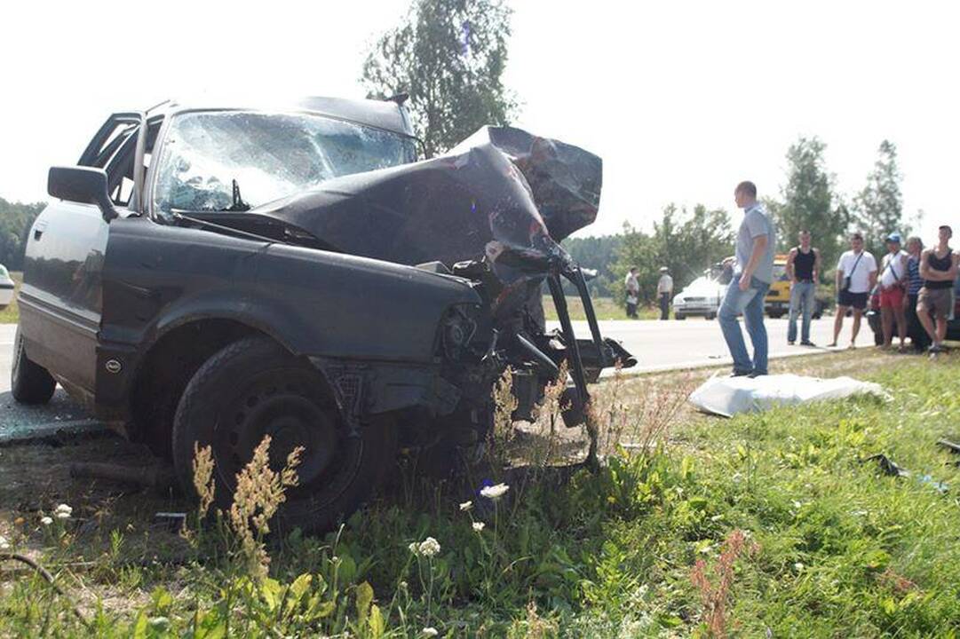 Per susidūrimą kaktomuša žuvo abu vairuotojai