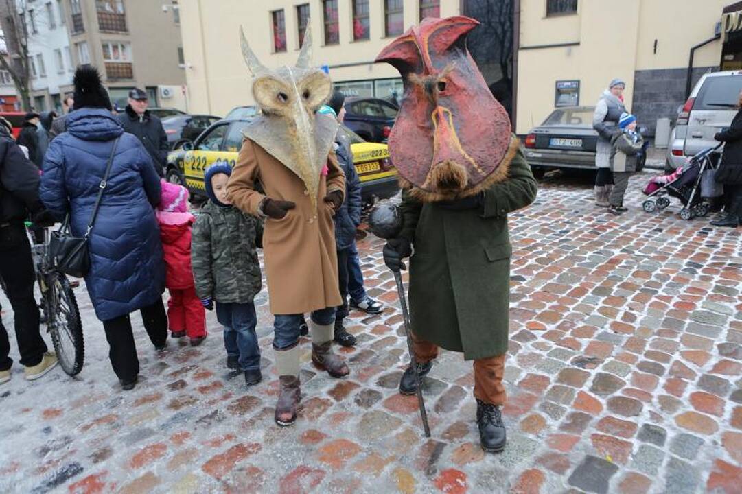 Žiemą lauk varę klaipėdiečiai vos tilpo Teatro aikštėje