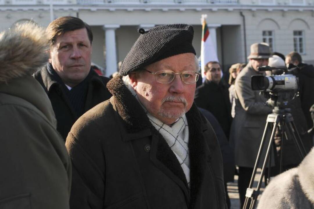 Minint Vasario 16-ąją prezidentė prašneko apie klanus ir korupciją