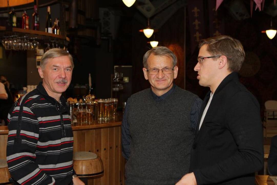 Klaipėdoje partijų būstinėse – nukrauti stalai