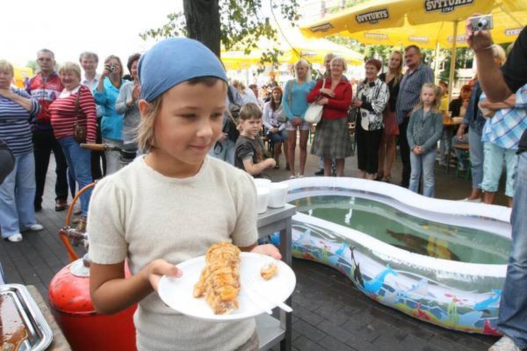 Klaipėdiečiai linksminosi Žvejų gatvės šventėje