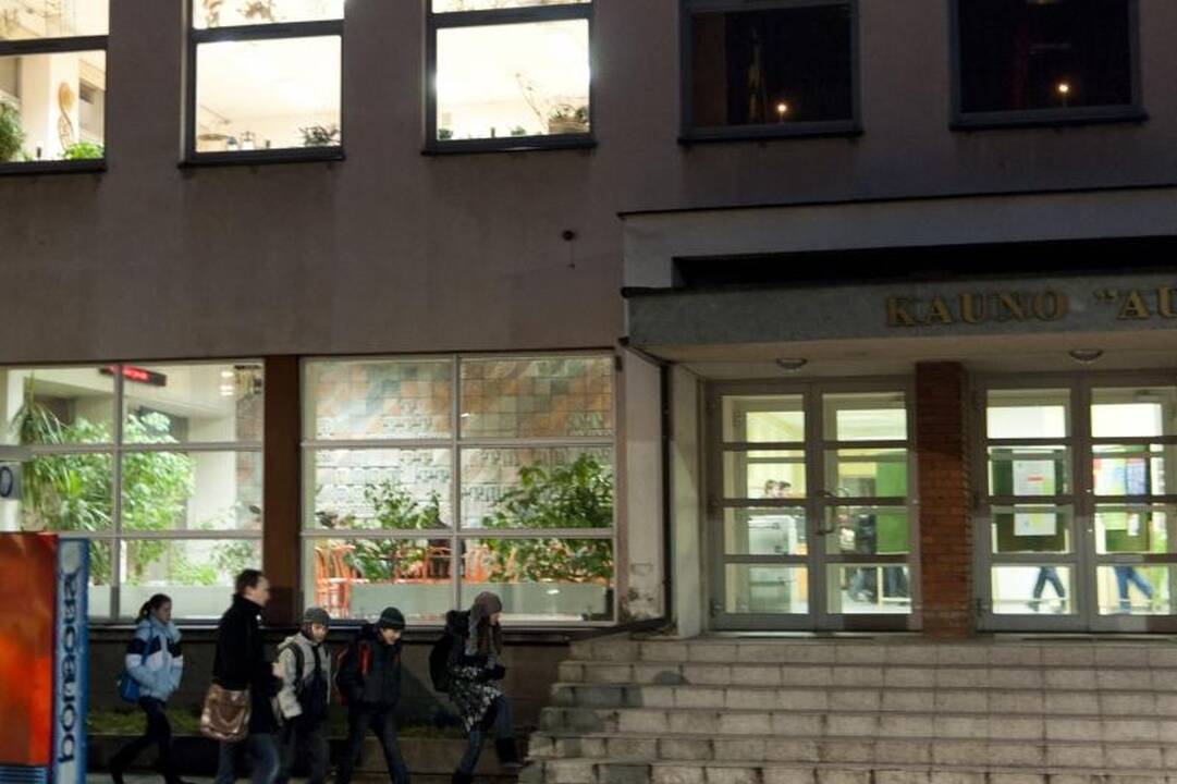 Kauno mokyklose sužibo atminimo liepsnelės