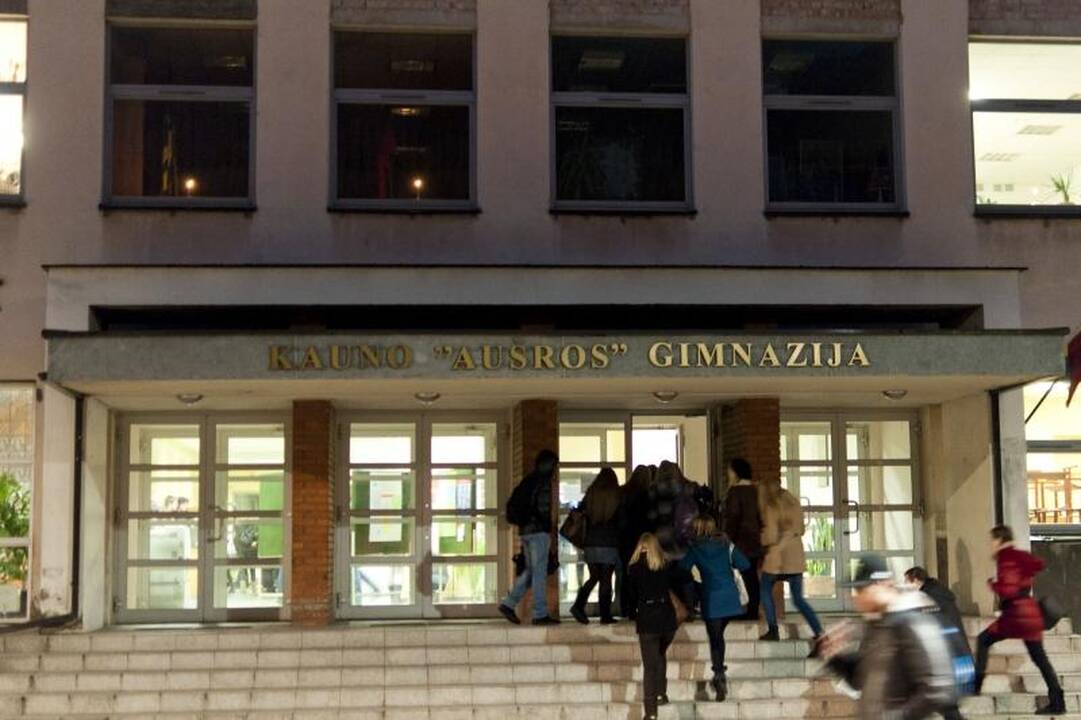 Kauno mokyklose sužibo atminimo liepsnelės