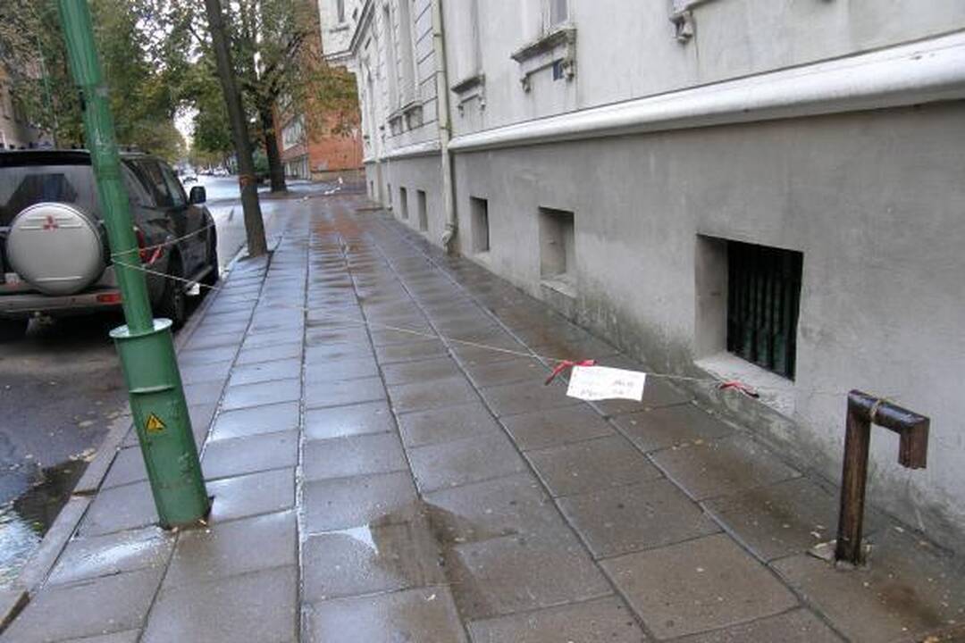 Audra Klaipėdoje nuplėšė mokyklos stogą