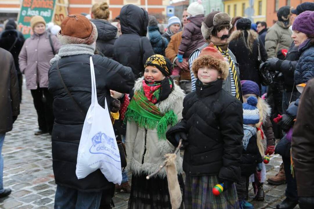 Žiemą lauk varę klaipėdiečiai vos tilpo Teatro aikštėje