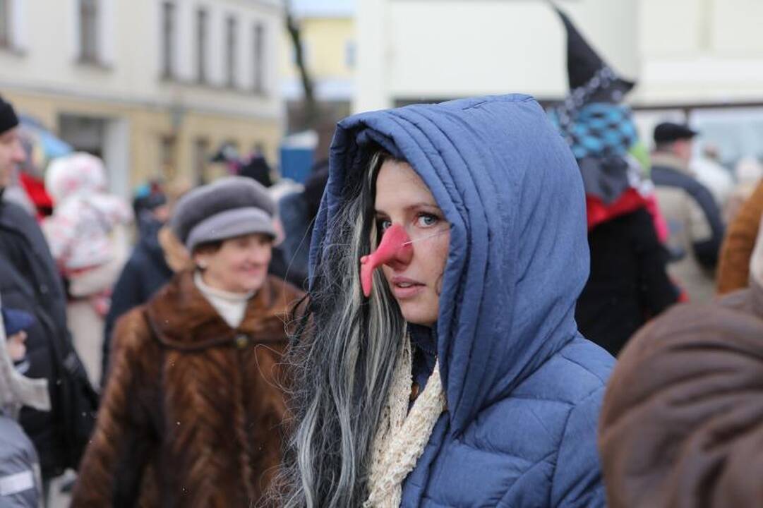 Žiemą lauk varę klaipėdiečiai vos tilpo Teatro aikštėje