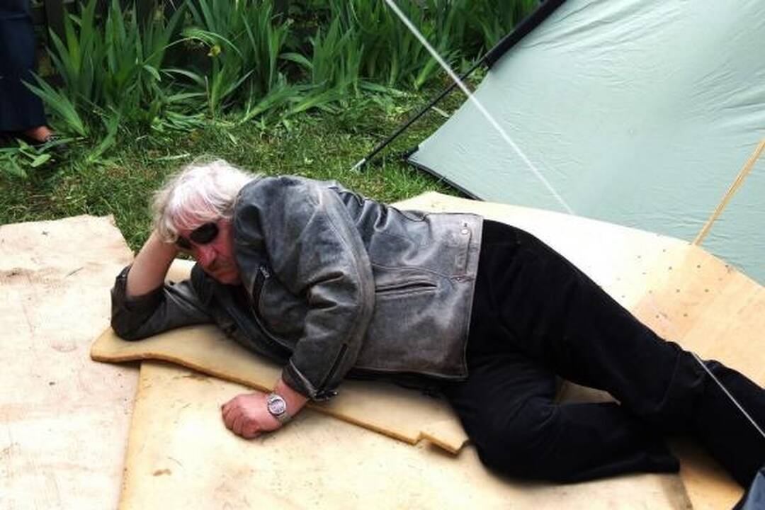 Net ir po teismo sprendimo protestuotojai liks prie Venckų namų 