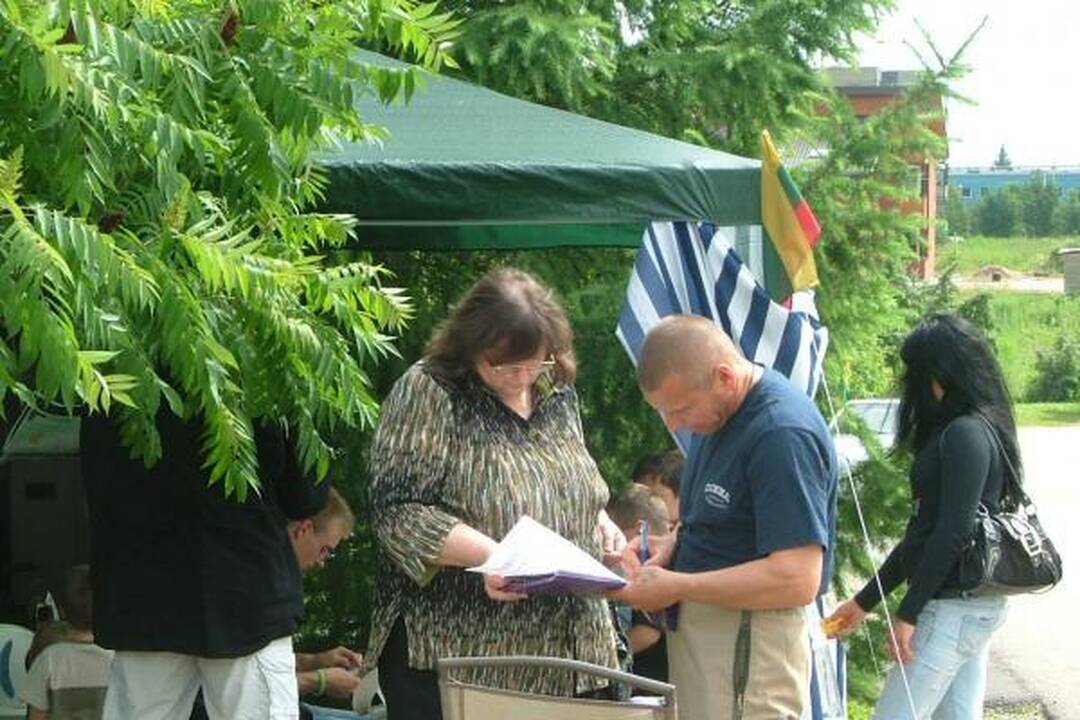 D.Kedžio dukrą į susitikimą su motina vėl lydės žmonės