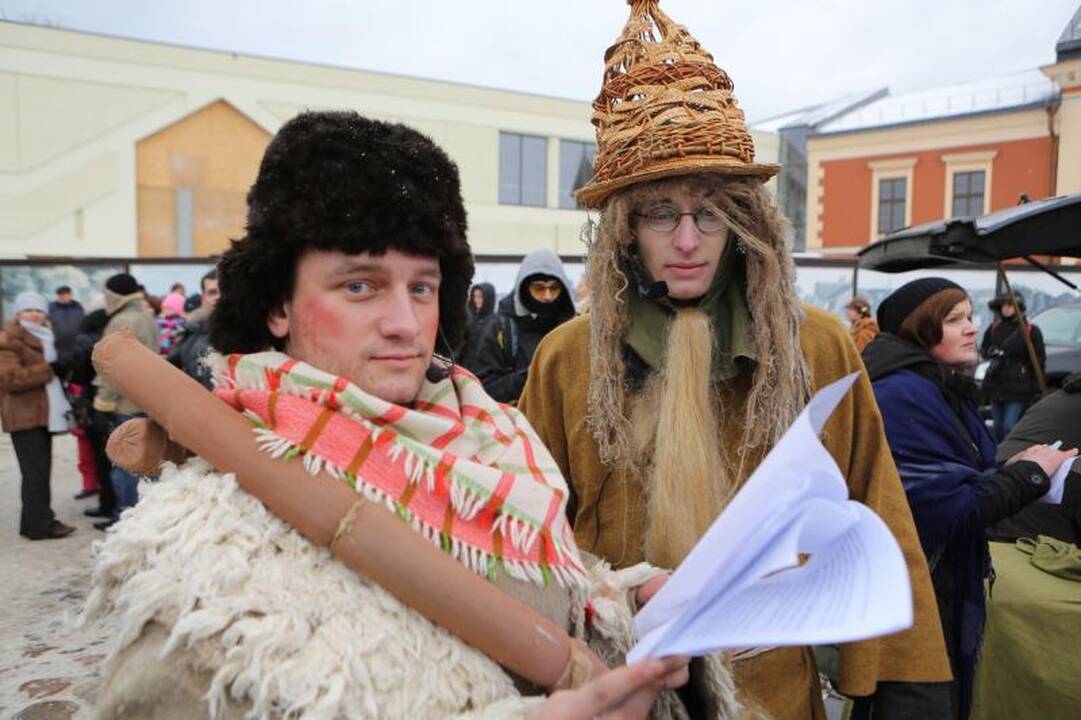 Žiemą lauk varę klaipėdiečiai vos tilpo Teatro aikštėje