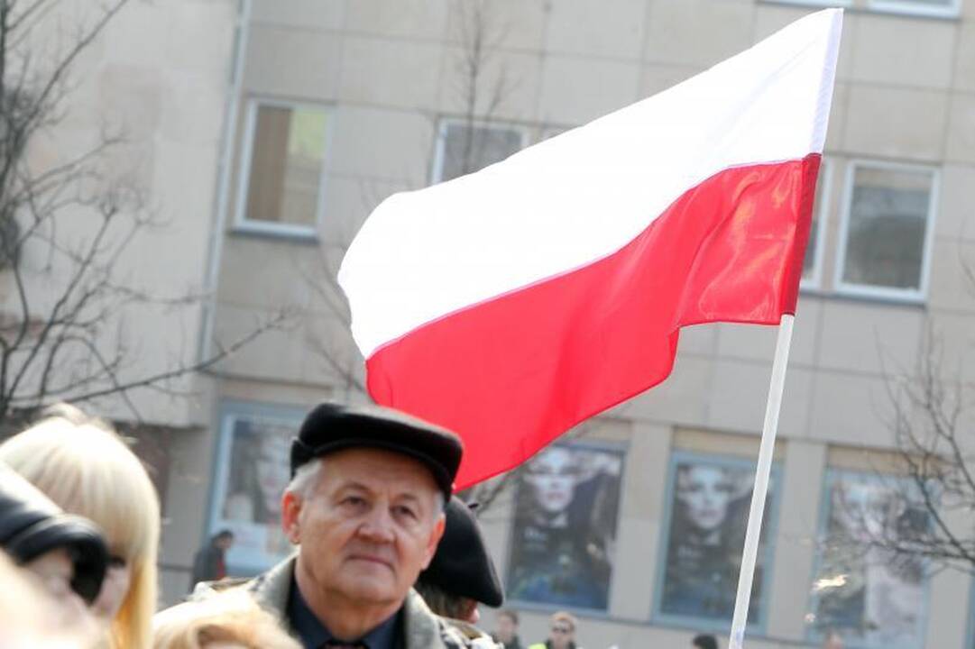 Lenkų mitingas sutraukė tūkstančius dalyvių