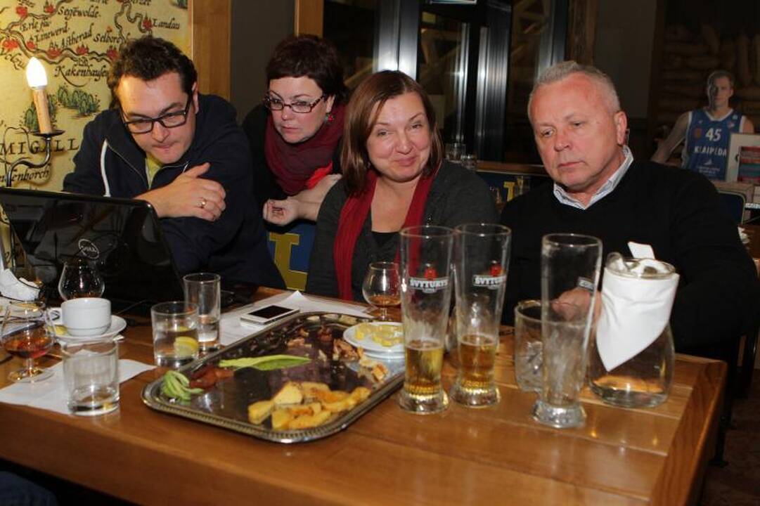 Klaipėdoje partijų būstinėse – nukrauti stalai