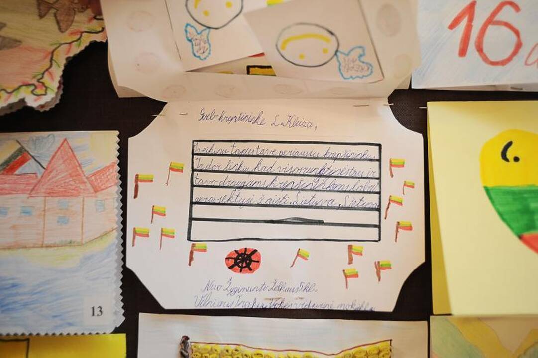 Istorinėje prezidentūroje vaikai sveikino mamą, tėtį ir D.Grybauskaitę