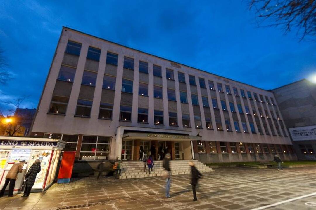 Kauno mokyklose sužibo atminimo liepsnelės