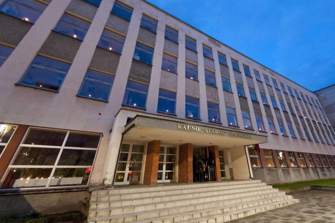 Kauno mokyklose sužibo atminimo liepsnelės