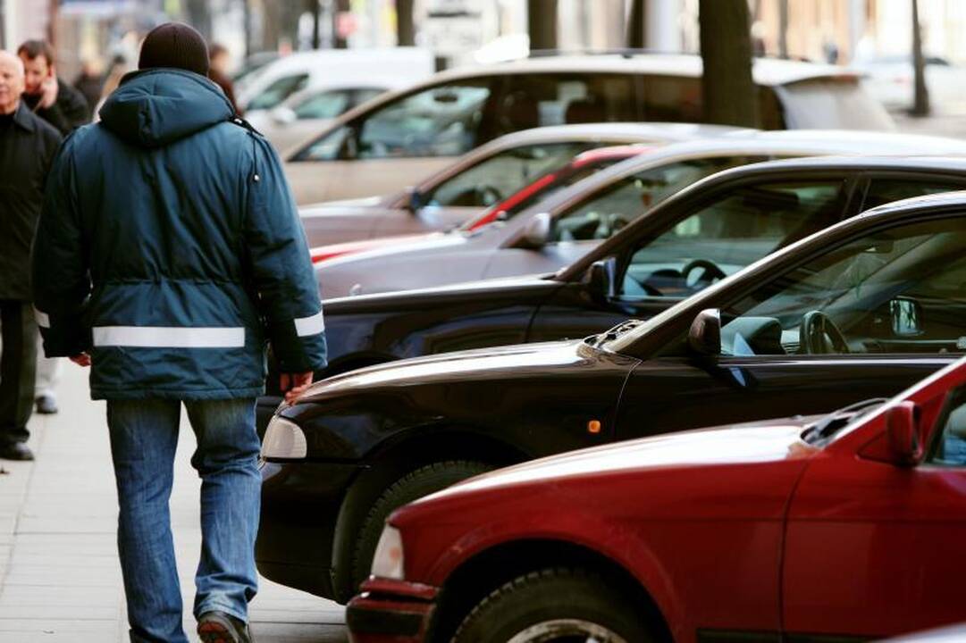 Teks pakratyti piniginę: Kauno centre automobilį statysime už 4 litus