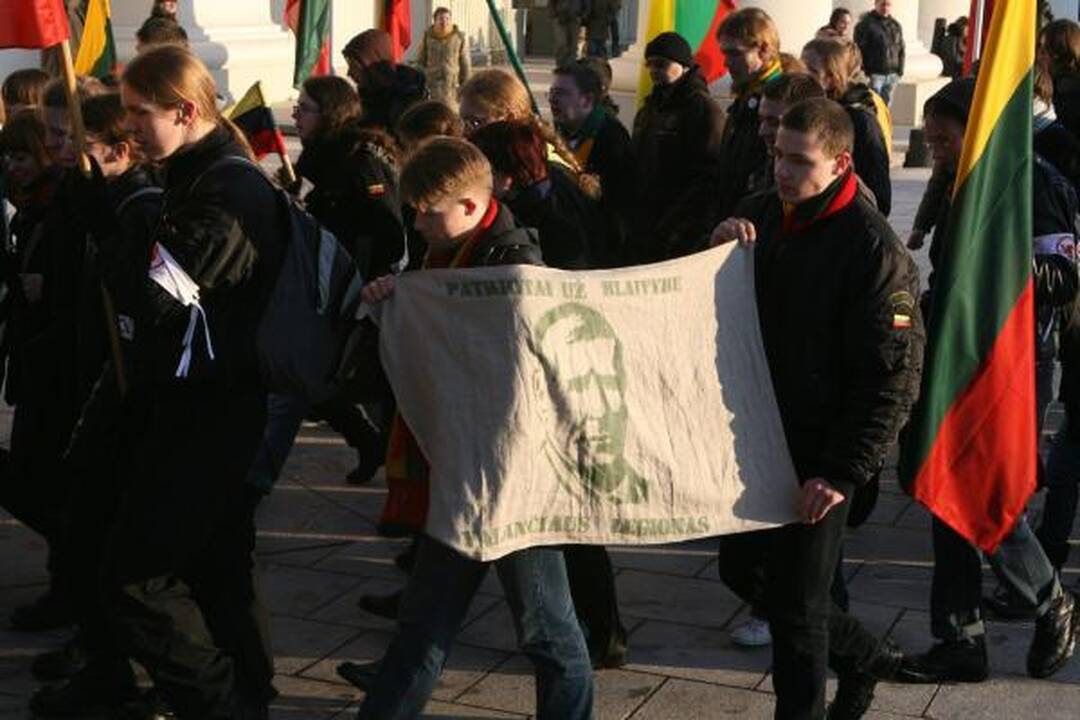 Patriotiško jaunimo eitynės patriotizmu neapsiribojo (papildyta)