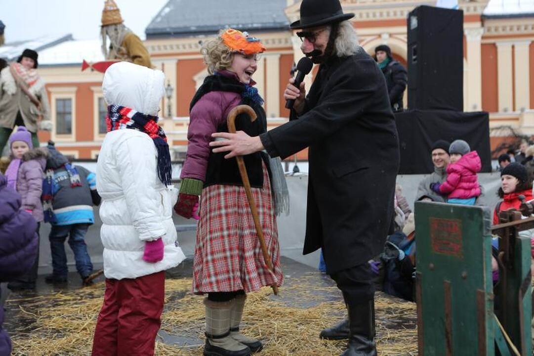 Žiemą lauk varę klaipėdiečiai vos tilpo Teatro aikštėje
