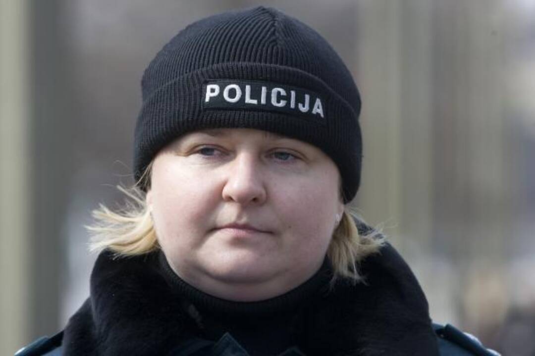 Prie valdžios įstaigų protestuoja pareigūnai (papildyta 15.10 val.)