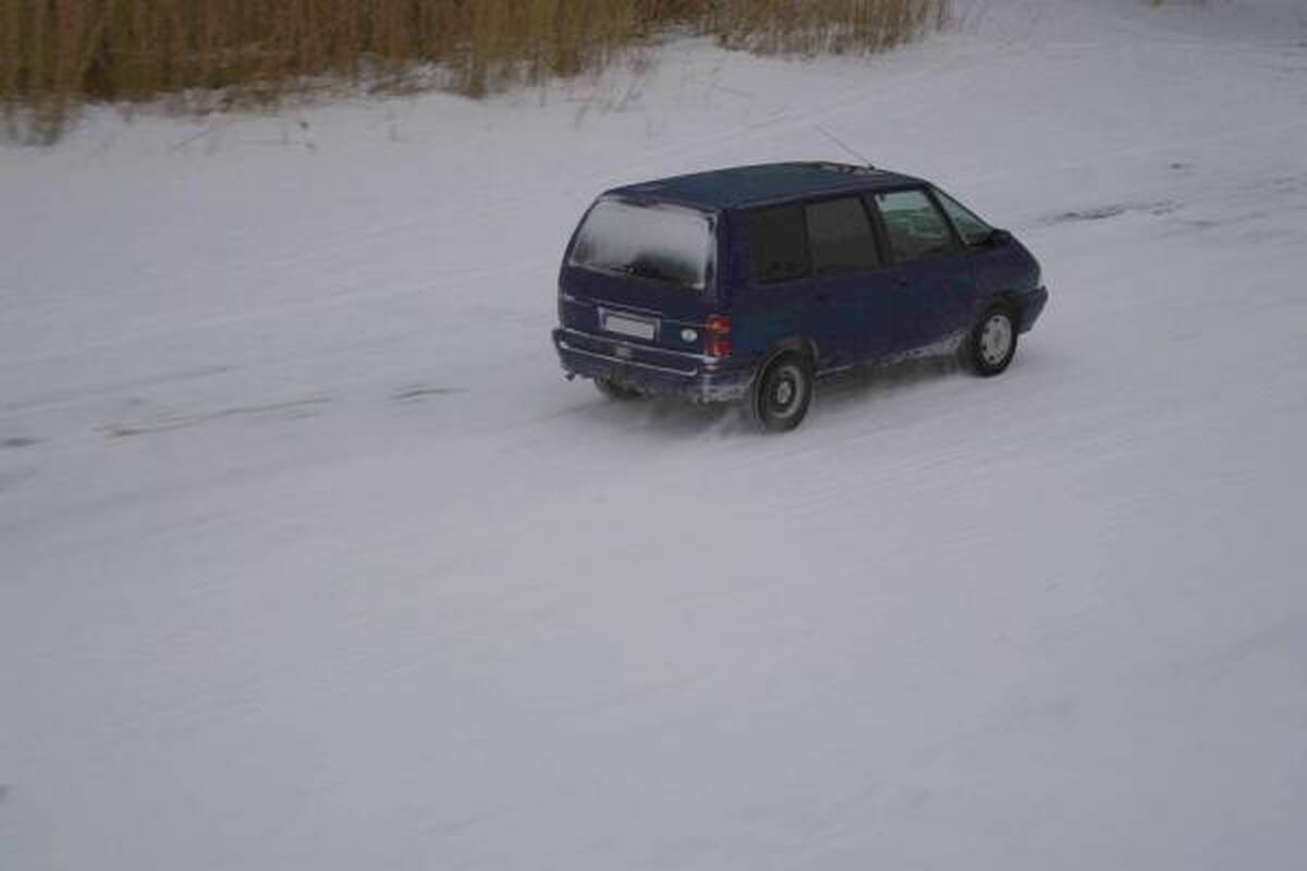 Nuo VSAT sraigtasparnio mašinos spruko marių ir upių ledu