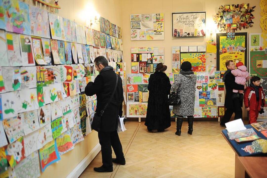 Istorinėje prezidentūroje vaikai sveikino mamą, tėtį ir D.Grybauskaitę