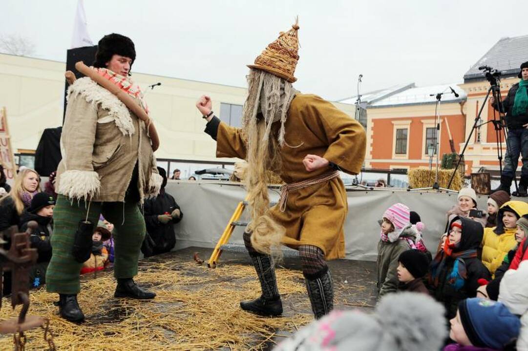 Žiemą lauk varę klaipėdiečiai vos tilpo Teatro aikštėje