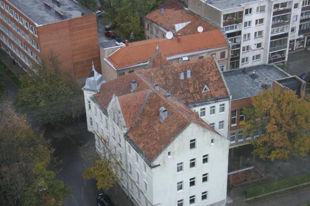 Audra Klaipėdoje nuplėšė mokyklos stogą