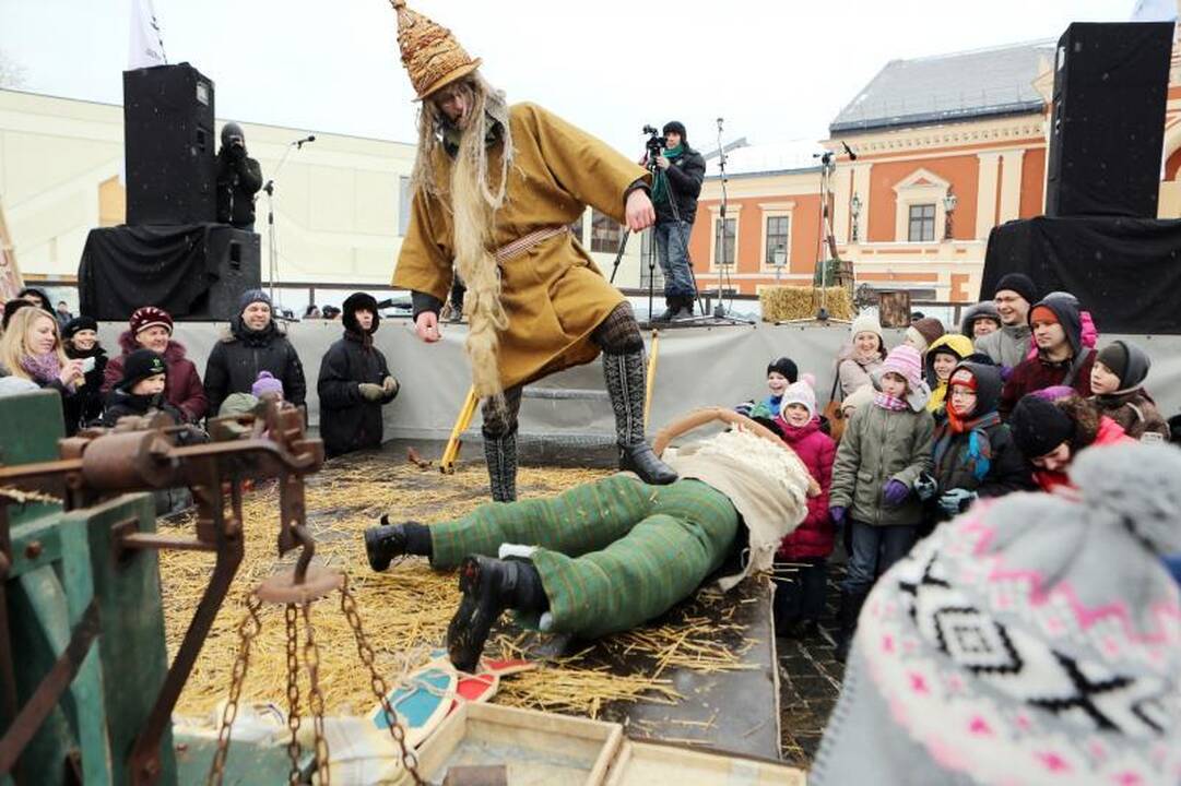 Žiemą lauk varę klaipėdiečiai vos tilpo Teatro aikštėje