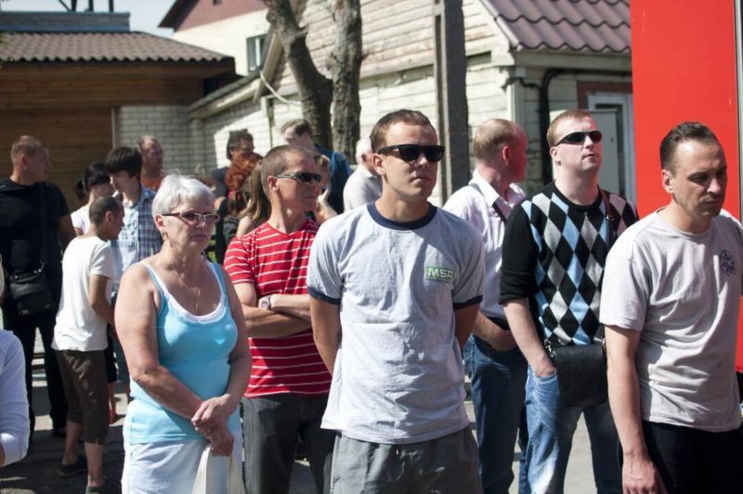Žaliakalnyje liepsnojo medinis gyvenamasis namas (papildyta)