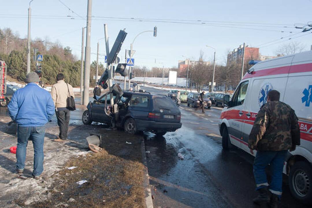 Vilniuje skubėdamas į gaisrą į avariją pateko policijos ekipažas (papildyta)