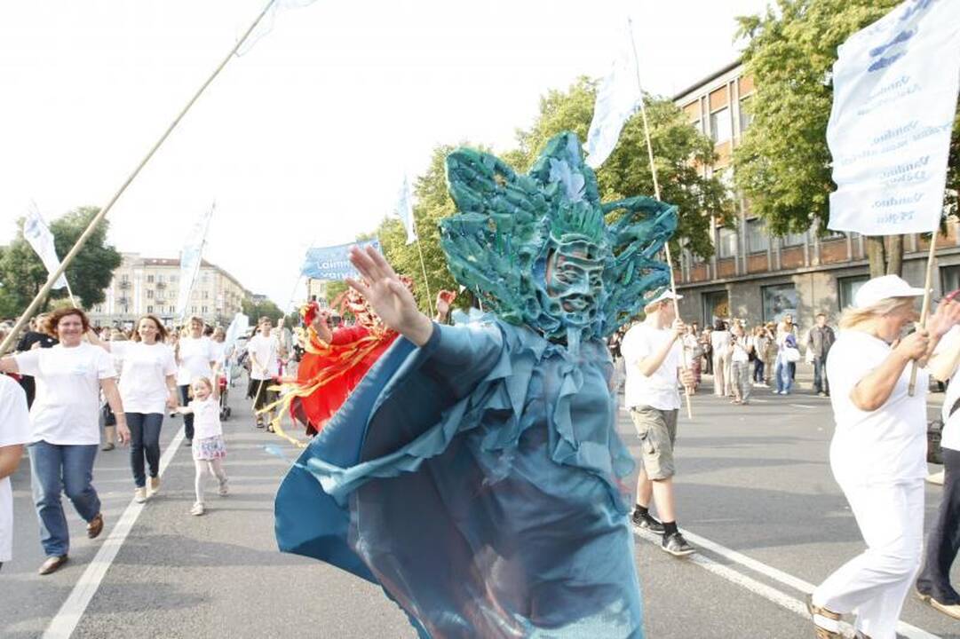 Klaipėdiečius džiugino burlaivių įgulų eisena (renginių programa)