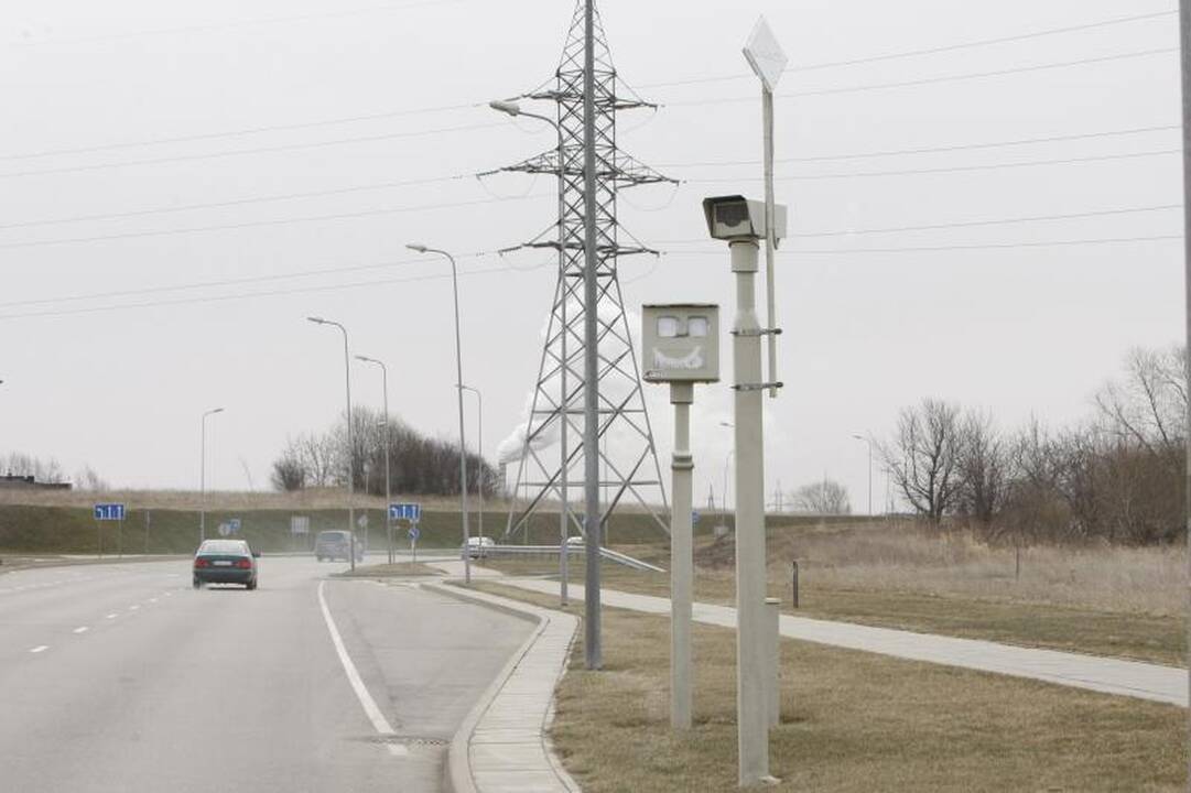 Klaipėdoje chuliganai greičio matuokliams uždažė „akis“