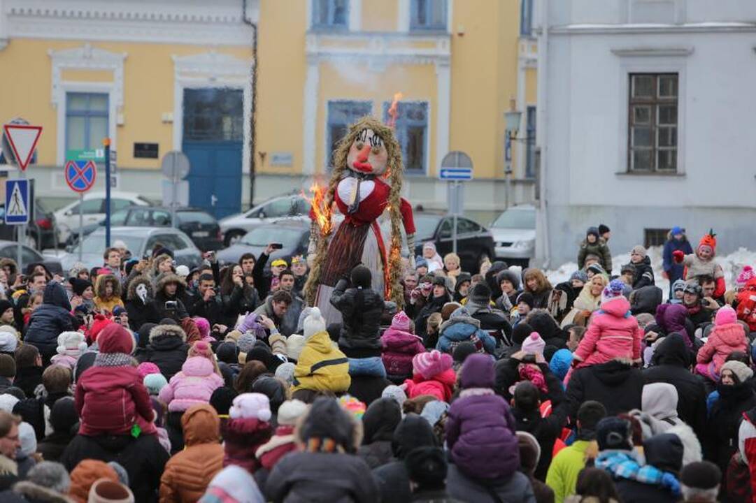 Žiemą lauk varę klaipėdiečiai vos tilpo Teatro aikštėje