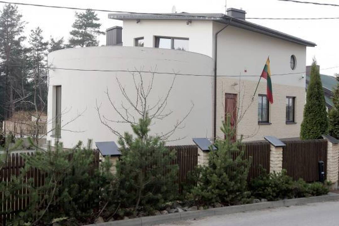 J.Pinskaus prašoma nugriauti sudegusią pirtelę (patikslinta)
